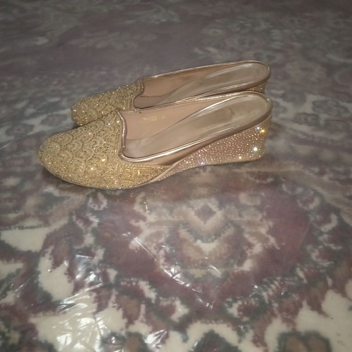 Kelinchaklar uchun oyoq kiyimi