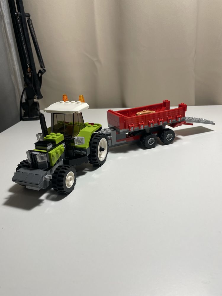 LEGO 7684 Ferma de porci cu tractor – stare excelentă, incomplet