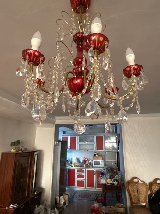 Отдаю даром из дома Люстры чешские хрустальные и картины