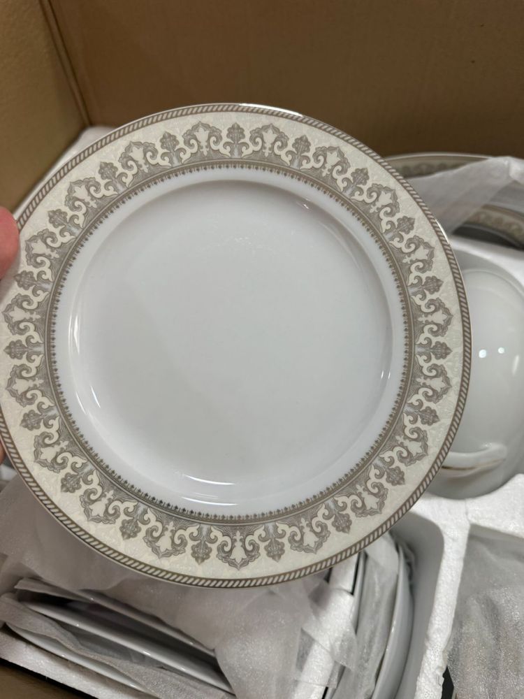 Продам столовый сервиз