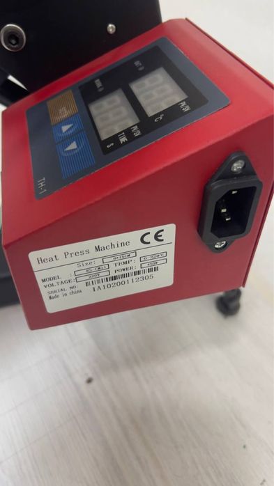 Termopress kepkaga logotip va yozuvlar tushirish uchun