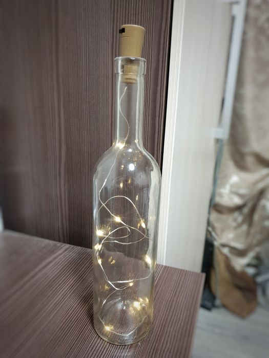Декоративная бутылка с гирляндой