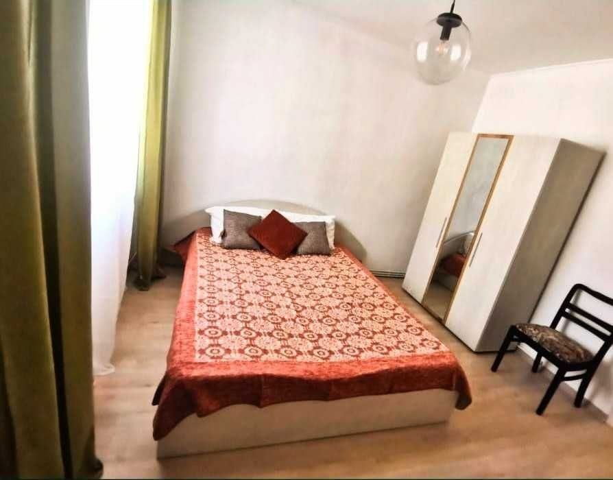 Apartament 3 camere de închiriat