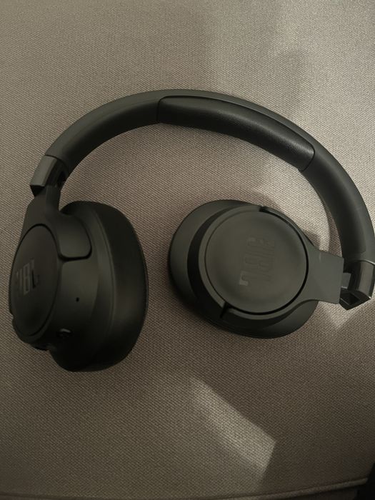Продам наушники JBL tune 720 bt