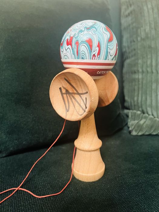 Kendama europe semnata de x remus