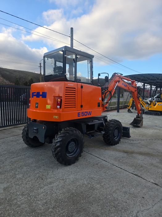 Vand miniexcavator Fiat Hitachi de 5 tone pe roti