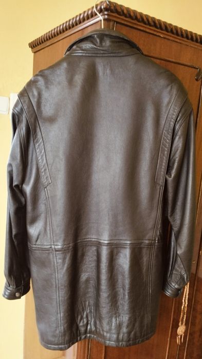 Vând haină de piele naturala pentru bărbați în stare bună