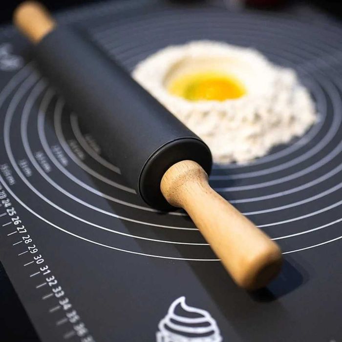 Set Plansa din Silicon Alimentar 70x50 cm cu Sucitor din Lemn 38x5 cm