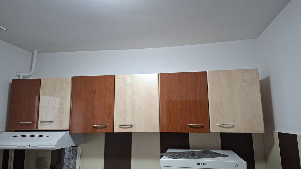 Vând mobilă de bucătărie și chiuvetă