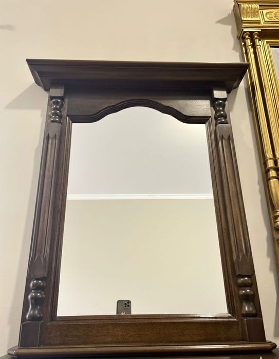 Oglida cu rama din lemn