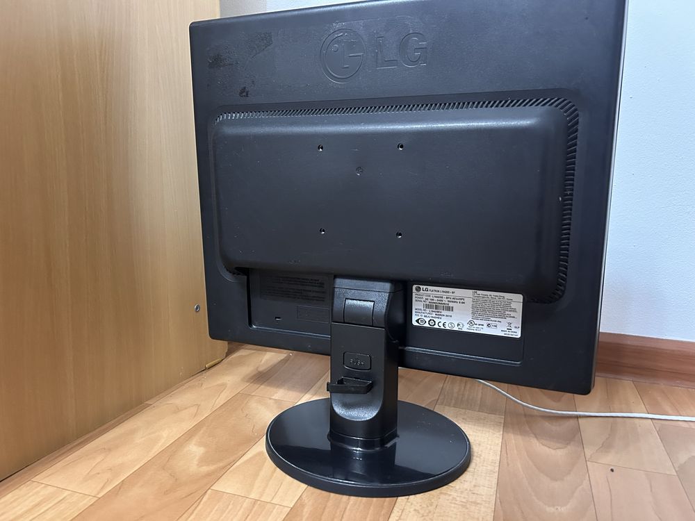 Монитор LG Flatron