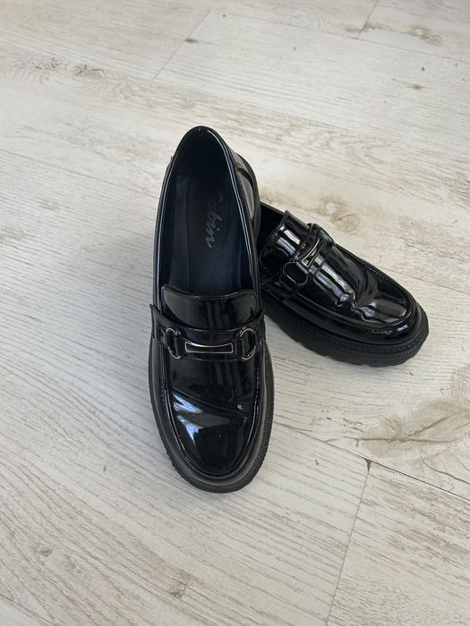 Дамски лачени обувки