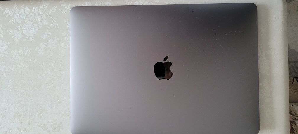 Продам MacBook 13 air