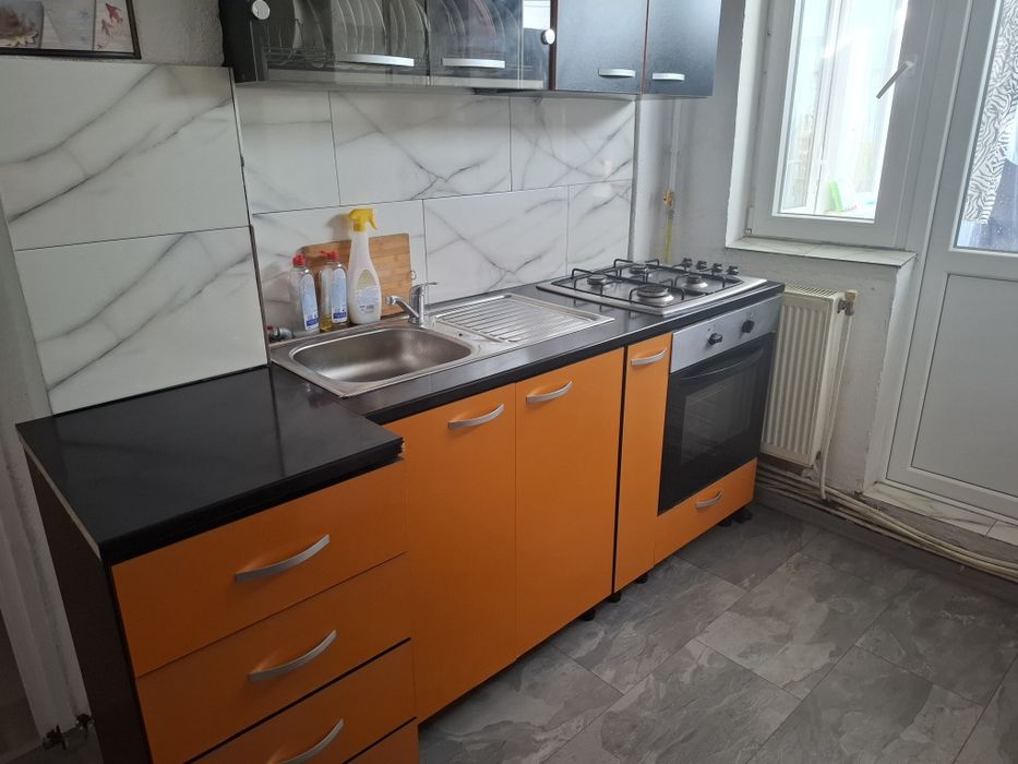 Închiriez apartament
