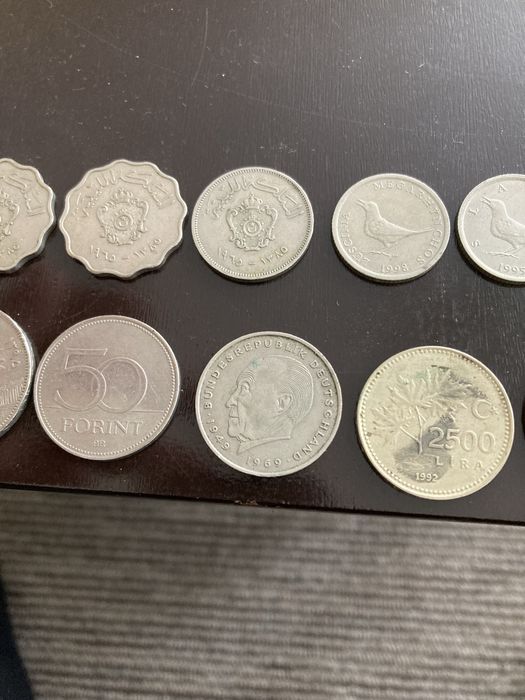 Различни монети в добро запазени състояние