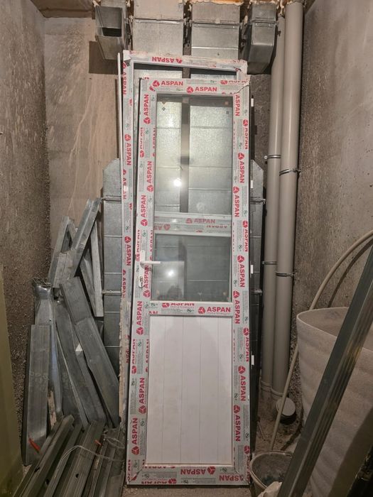 Продам дверь и окно от балкона