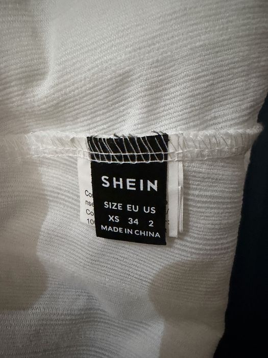 Бяла блуза с ефектни ръкави тип риза