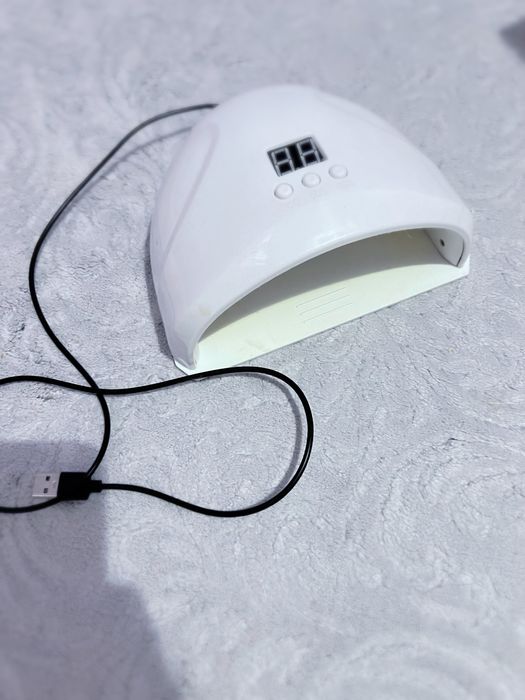 Лед лампа за маникюр!