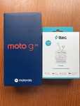 Moto g 04 със слушалки