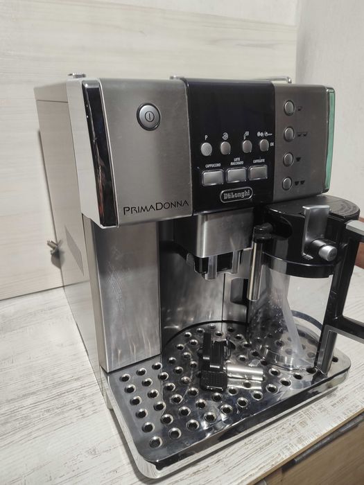 Кафеавтомат - робот Delonghi PRIMADONNA ESAM 6600