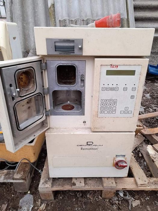 Златарска и зъботехническа машина