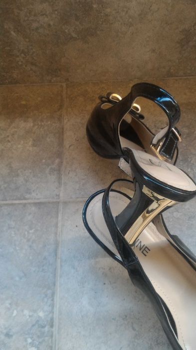 Елегантни, стилни и удобни сандали - лак!