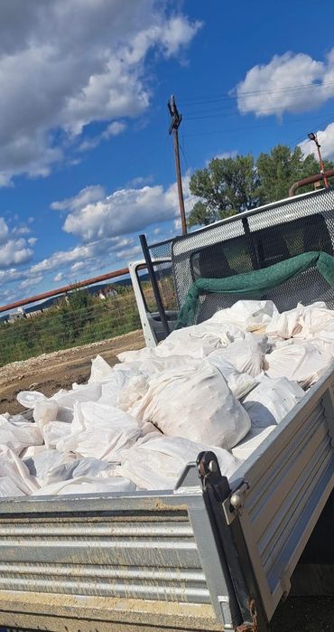 Transport basculabil -pietriș ,nisip ,moluz