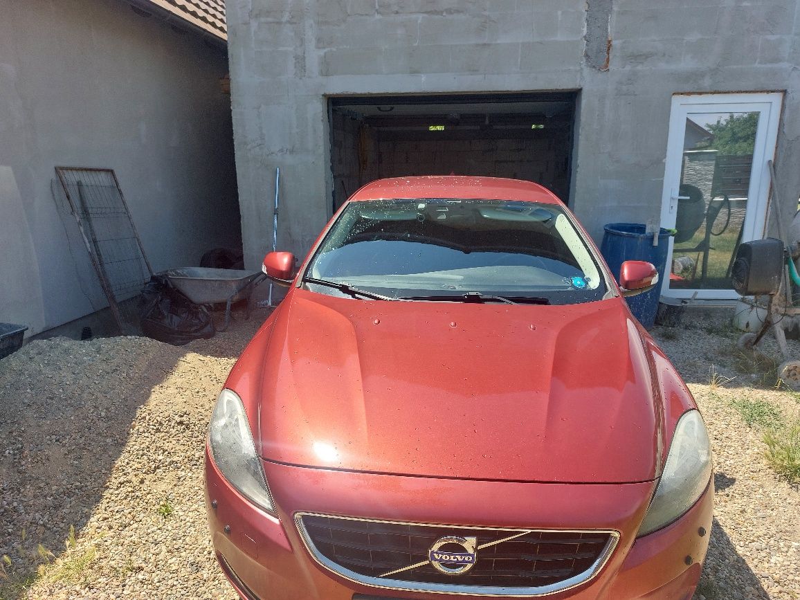 Volvo  v40  2013