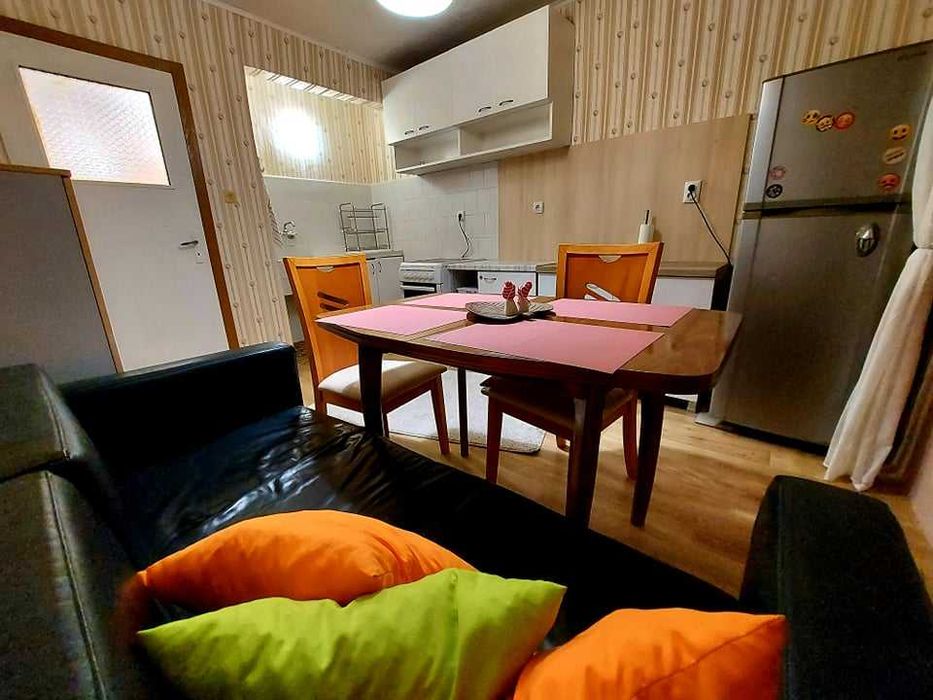 Дава се под наем Двустаен апартамент в Бургас, Възраждане - 55 кв.м за 153 € - Снимка #2