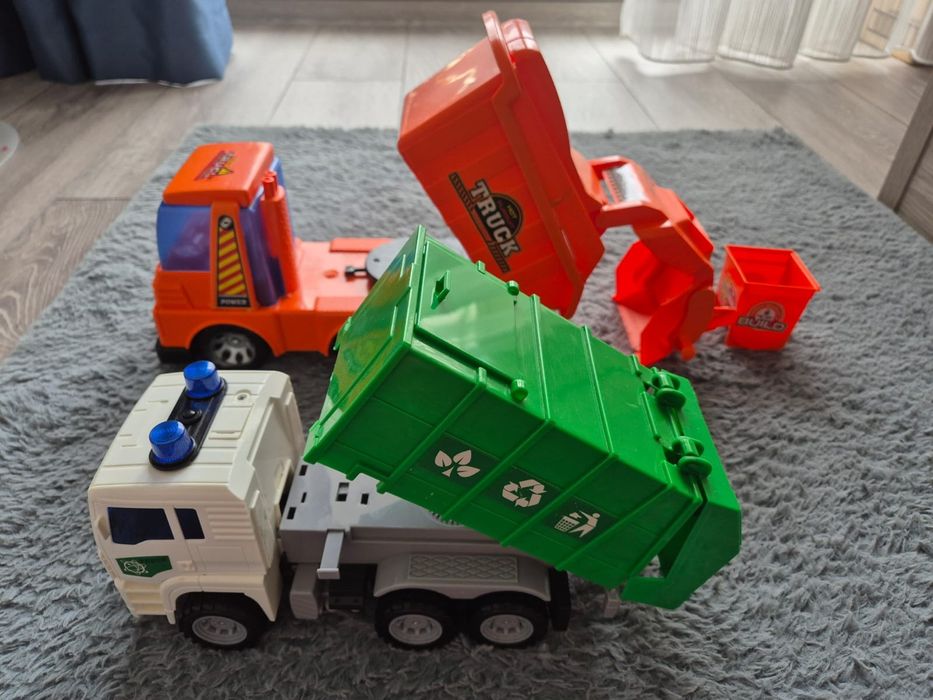 Masini de gunoi de jucarie impecabile