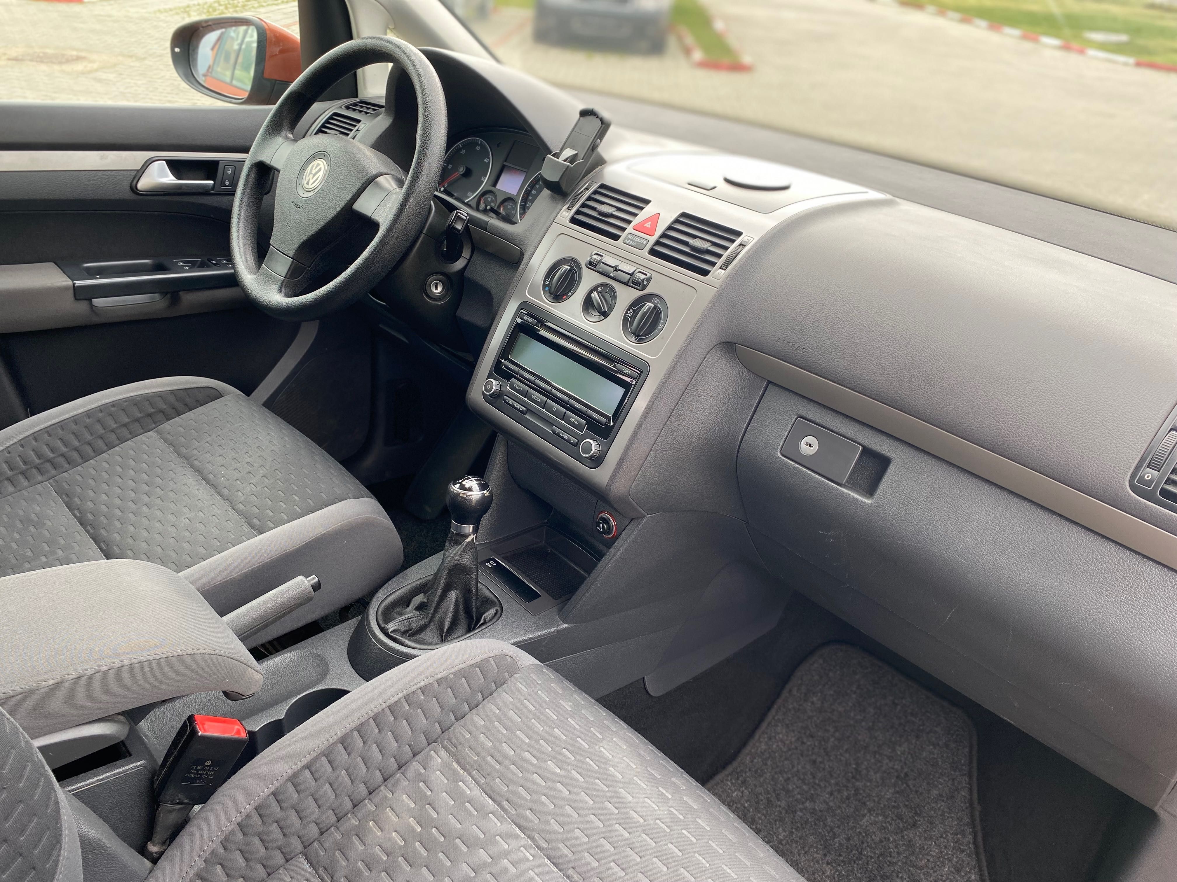 VW TOURAN 2010 2.0 TDI