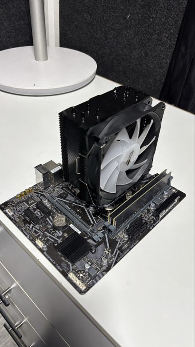 gigabyte h410m s2 v2 + I5 10400F + 16GB Озу + БП 550W