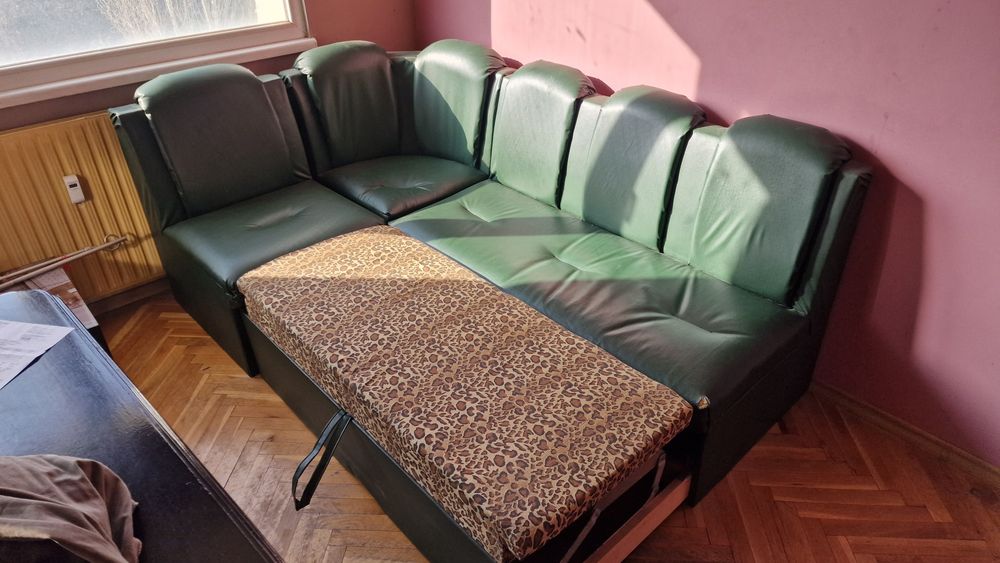 Продавам спешно разтегателен диван