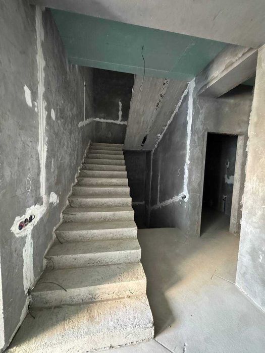 Исломобод махалля
2.5 соток
5 комнат + кухня