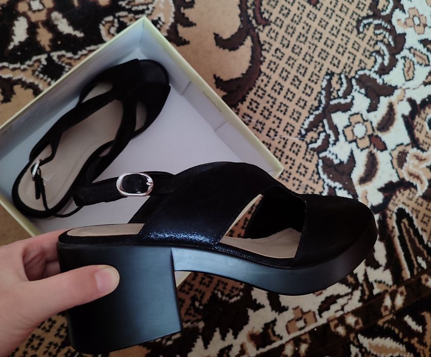 Продам босоножки