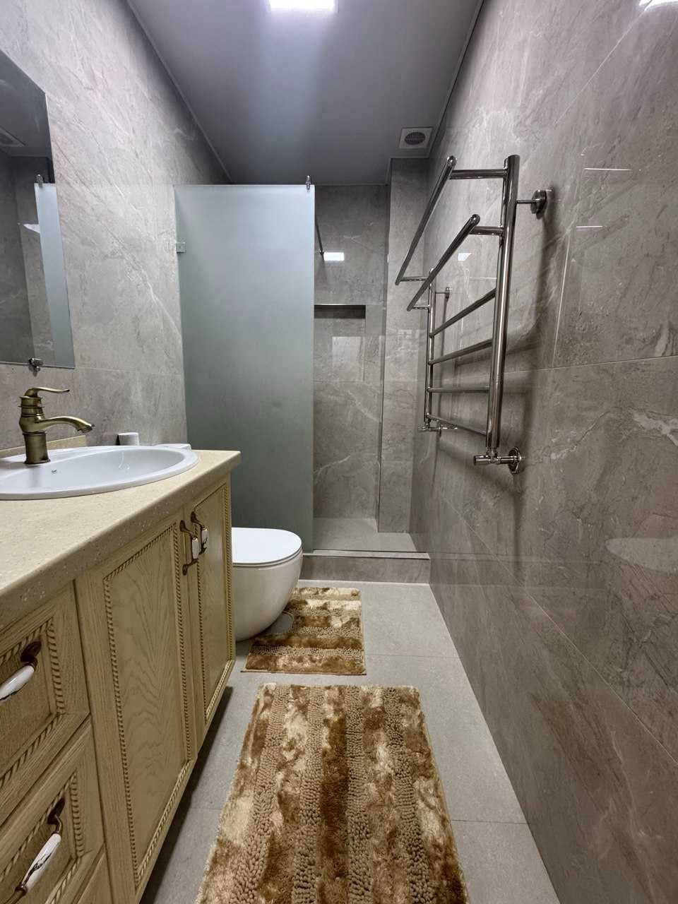 Продаём просторную квартиру.