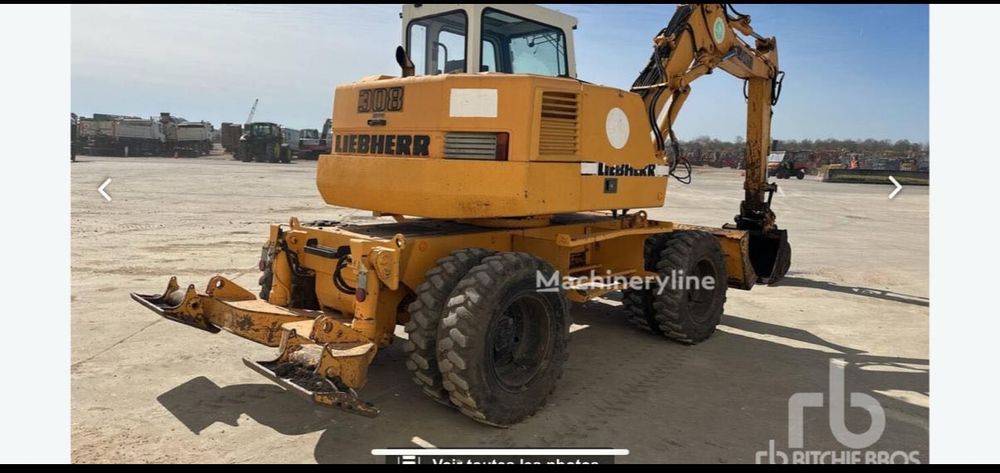 Excavator Liebherr pe roți