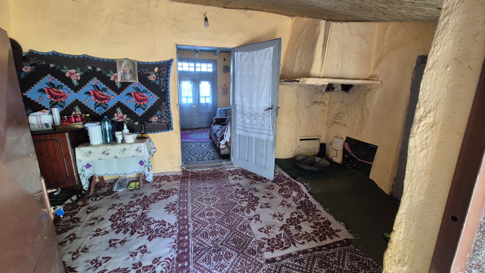 Vând casă + teren 1200mp