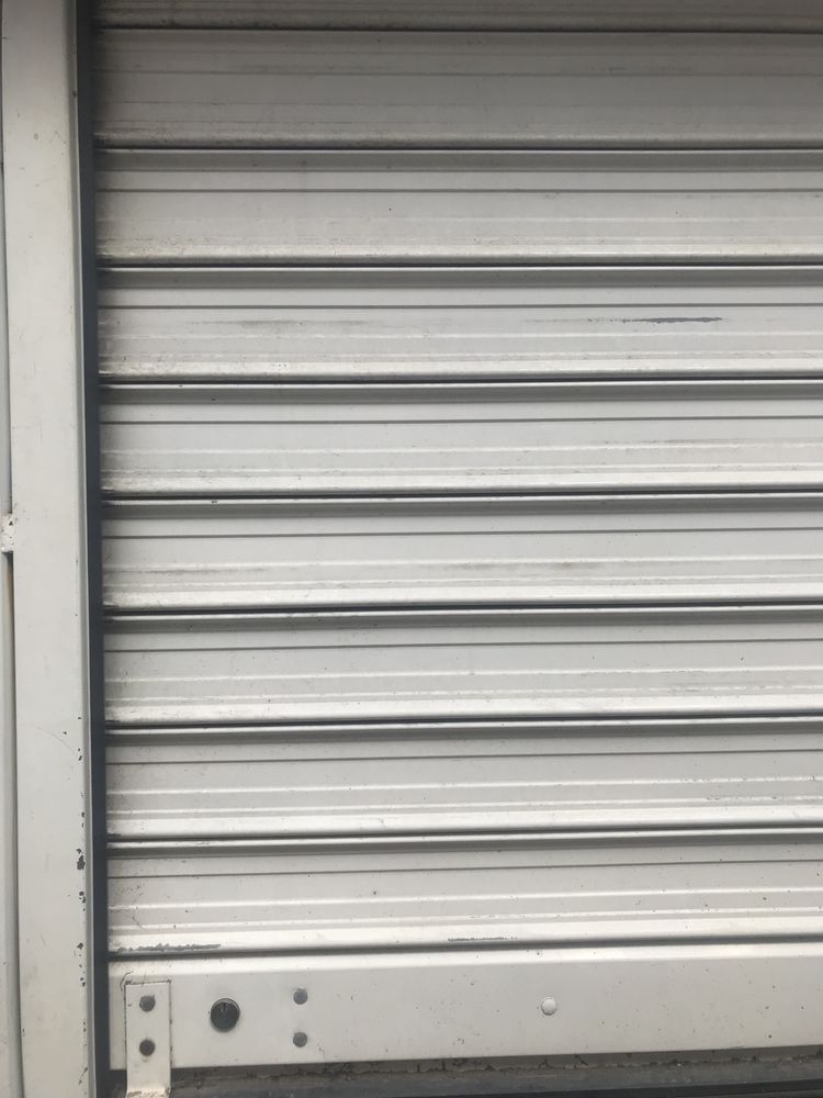 Продавам гаражни ролетни врати
