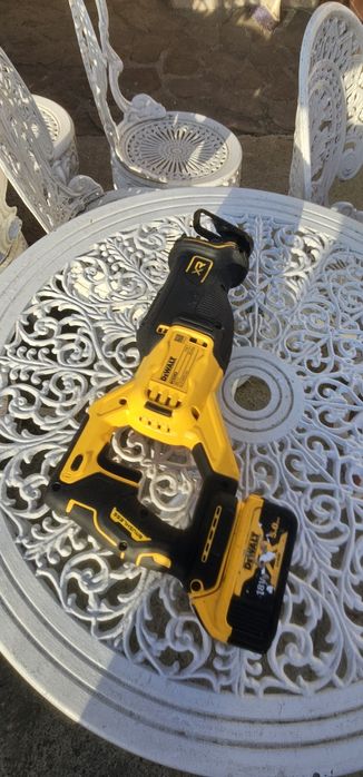 fierastrau sabie dewalt dcs382 brushless