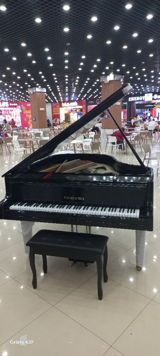 Роял сотилади.Нархи 3900$