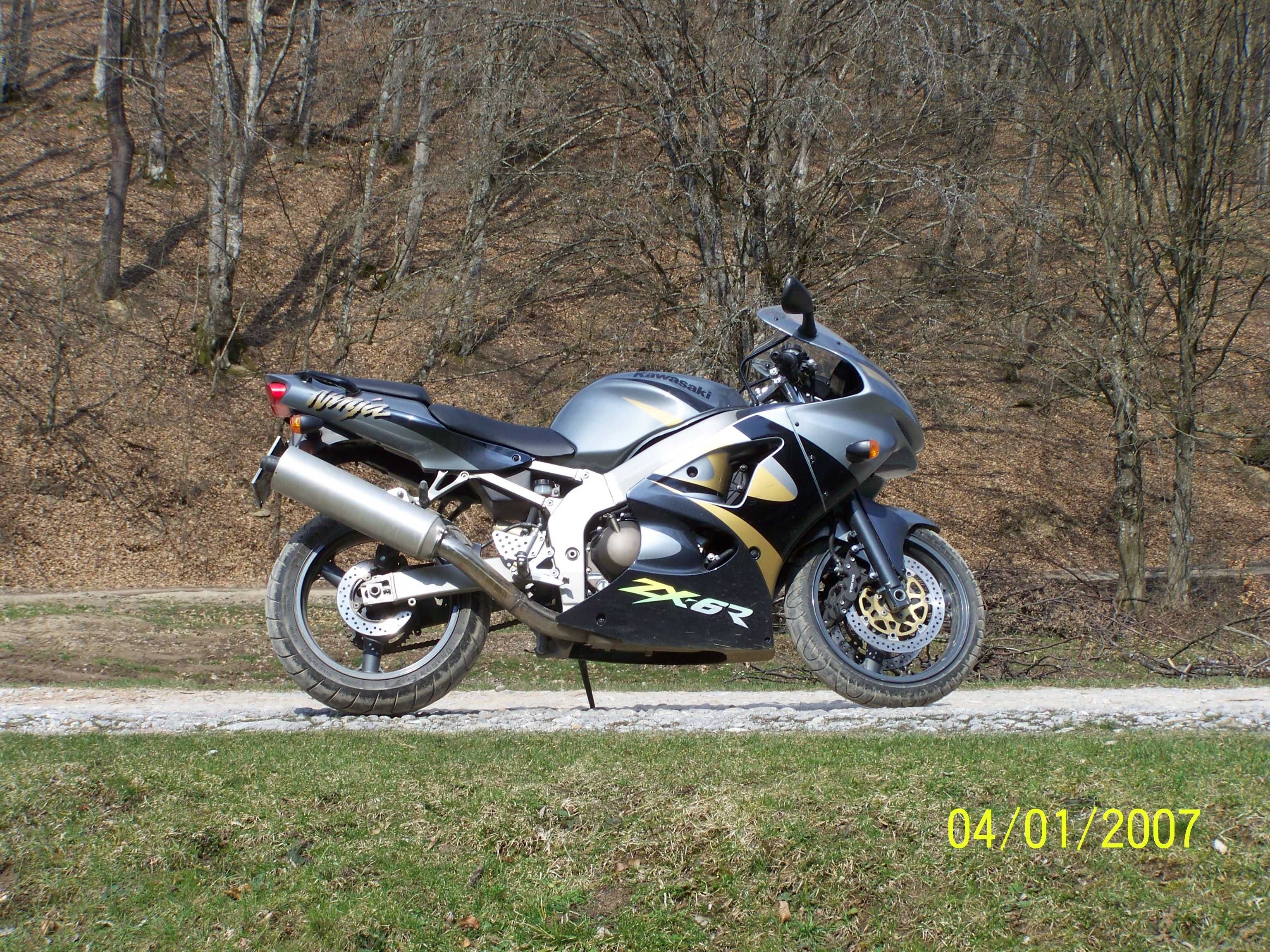 Motocicleta Kawasaki Ninja ZX 6R