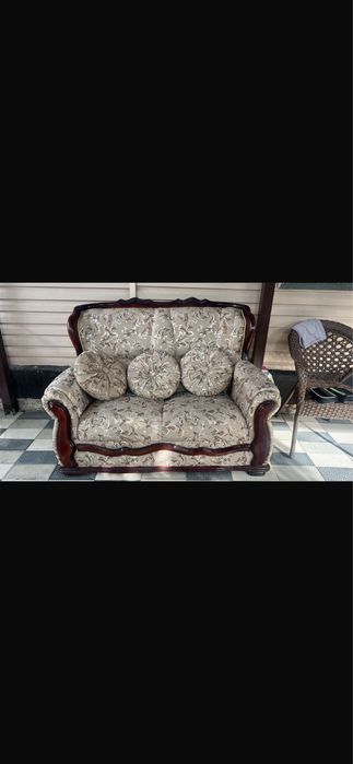 В хорошем состоянии диванчик