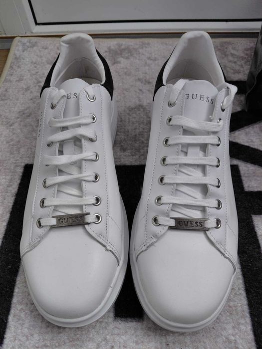 Vand Adidasi Guess Noi, Nepurtati.