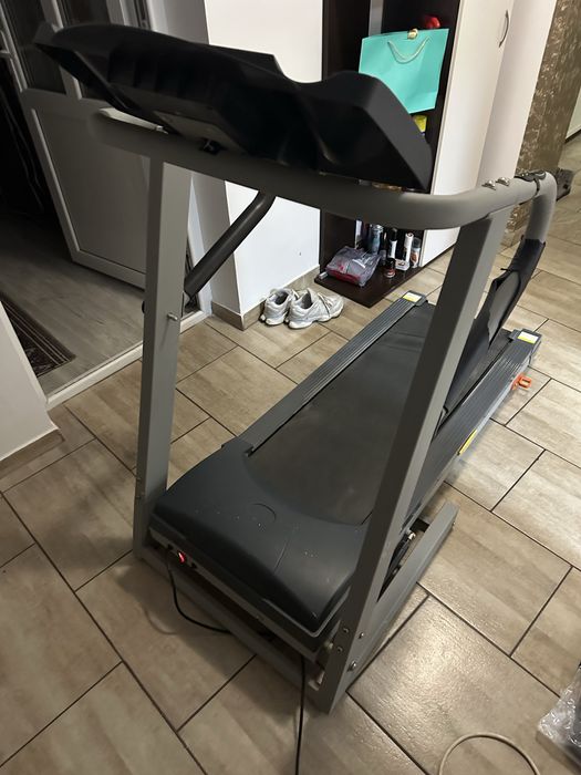 Banda alergat profesionala, reglaj viteza,pantă,ritm cardiac, calorii