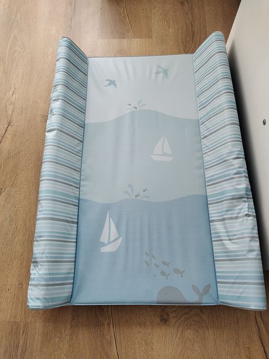 Подарявам корито,повивалник и две малки картини