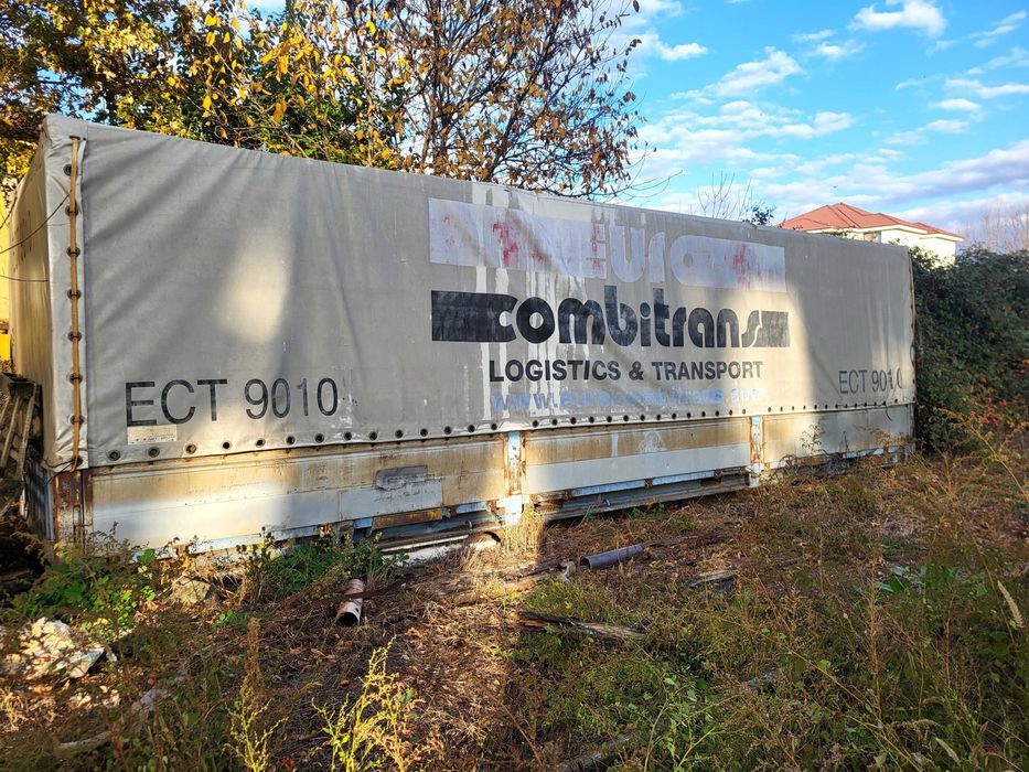 Container cu prelata