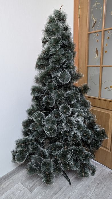 Искусственная ёлка с имитацией снега