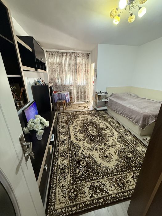 De inchiriat garsoniera – Str. Minis, zona Piata Salajan