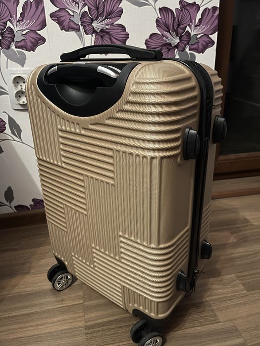 Малък куфар за ръчен багаж